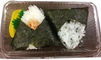 福井県福井市飯塚町の宅配弁当サービス デリカマート:福井県産こしひかりおにぎり(2ケ)
